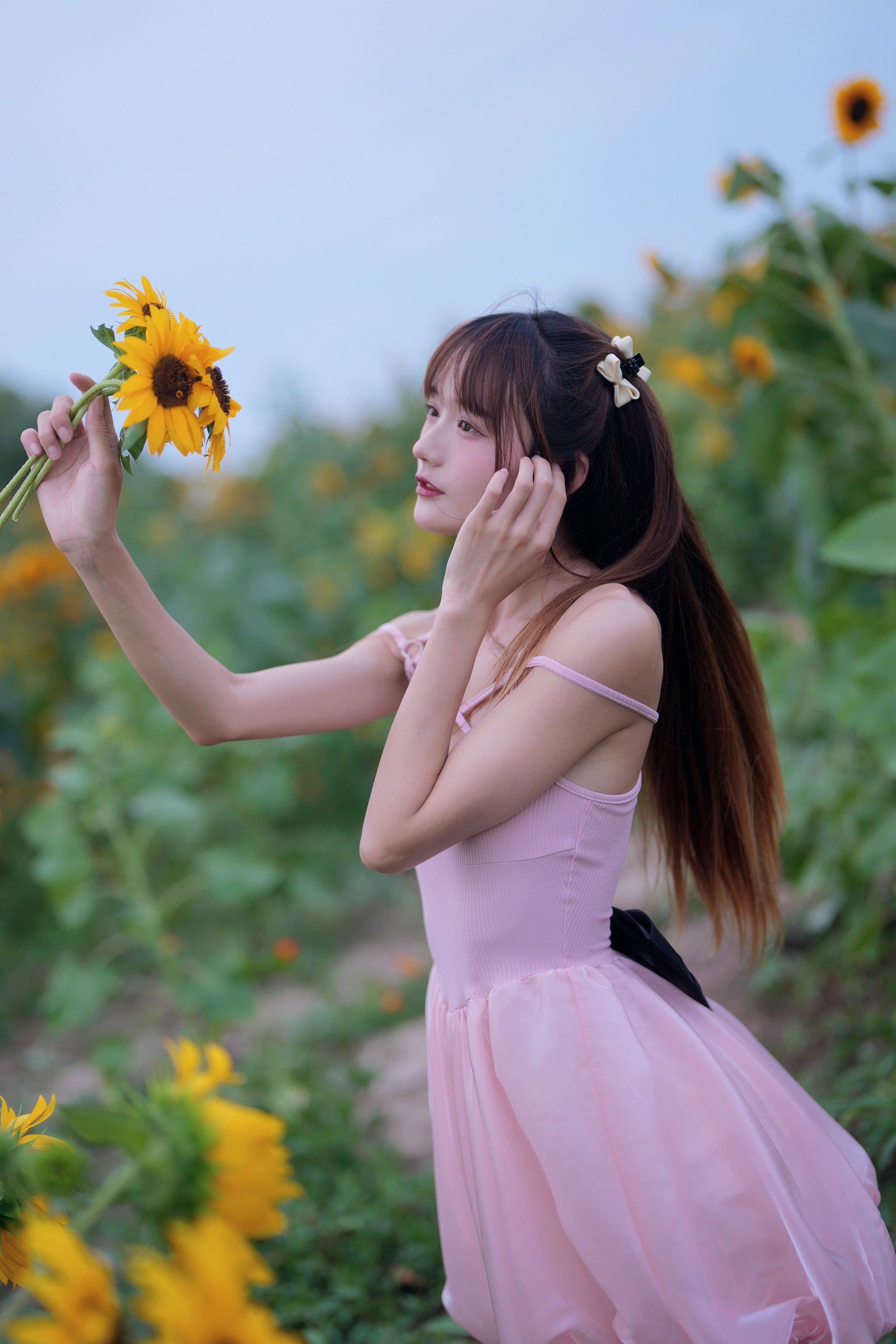 图片[1]-兔子Zzz不吃胡萝卜 – NO.154 蓝调向日葵少女[28P]-XikXak